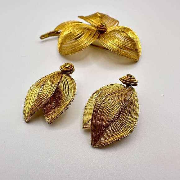 Rarely find Vintage Signed West Germany leaves clip earrings and brooch set - Picture 4 of 11
